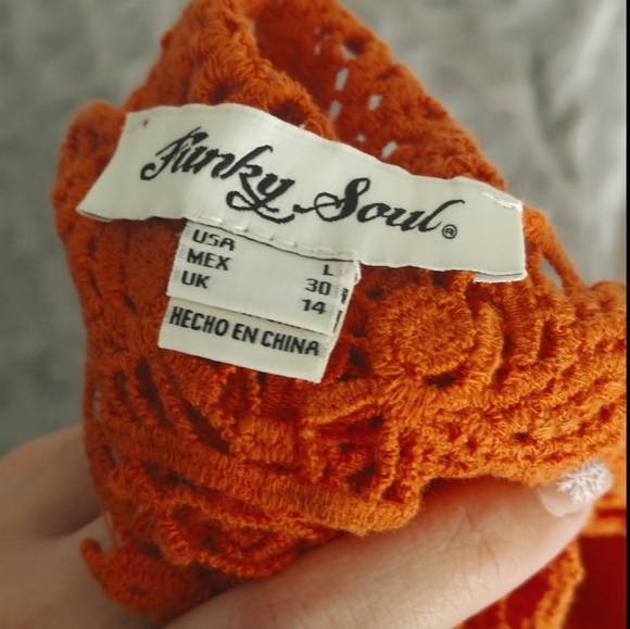 Gorgeous, orange, flowy, lace top - Picture 4 of 4